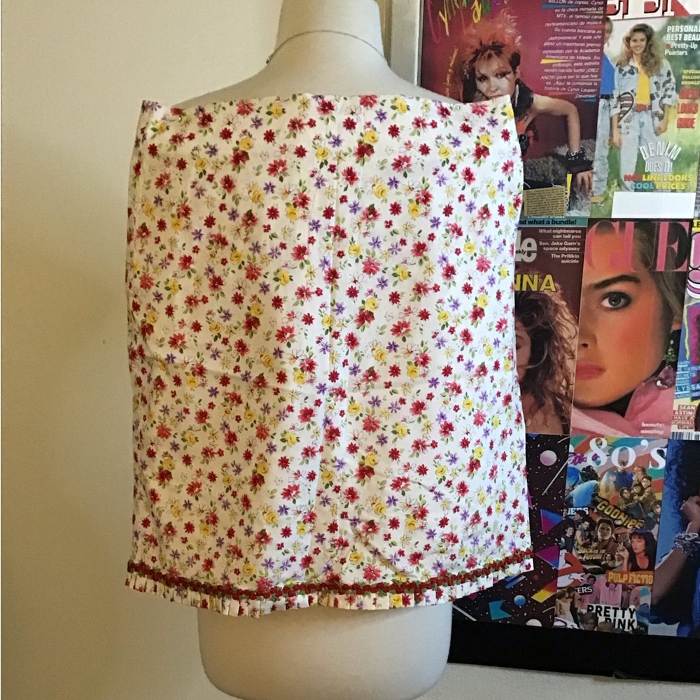 Ticci Tonetto White and Red Floral Mini Skirt